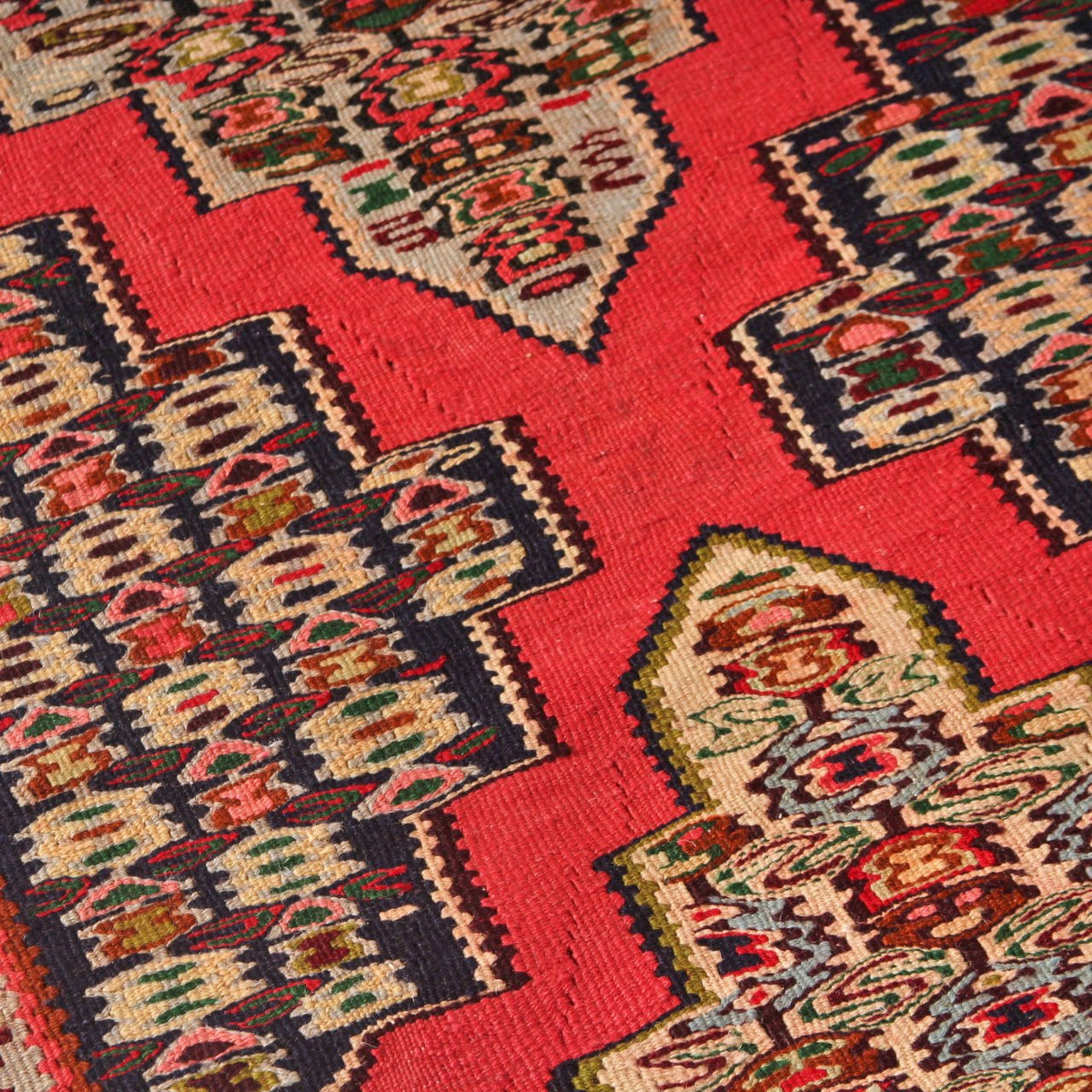 Hand Knotted Meshkin Persian Wool Runner Carpet (2 ft 8 in x 9 ft 6 in)