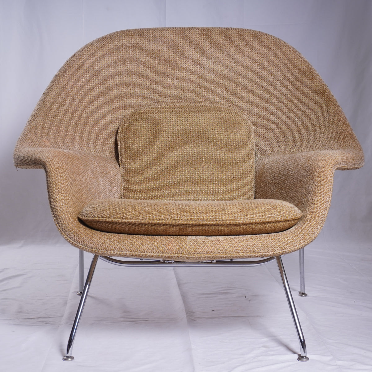 Knoll Womb Chair by Eero Saarinen