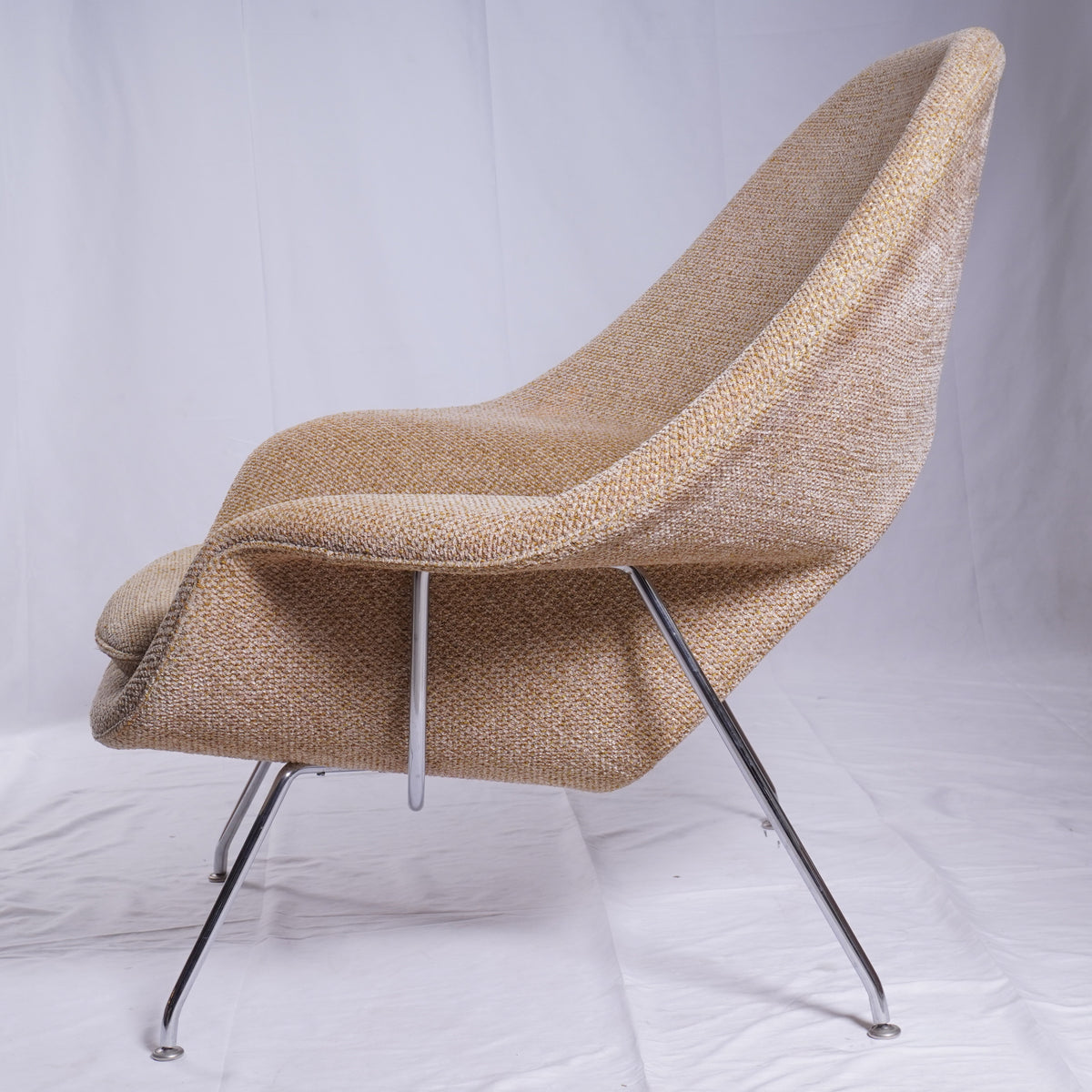 Knoll Womb Chair by Eero Saarinen