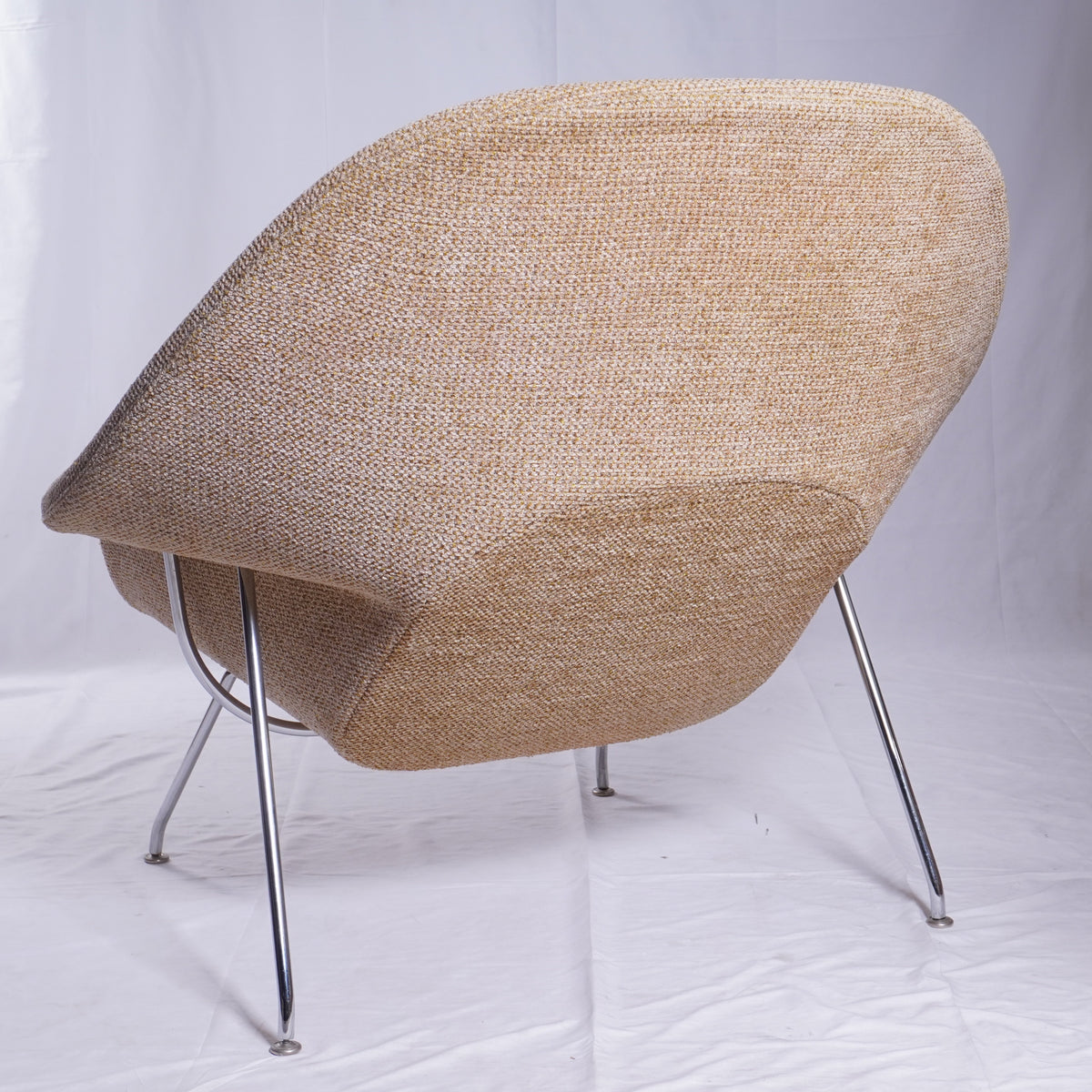 Knoll Womb Chair by Eero Saarinen