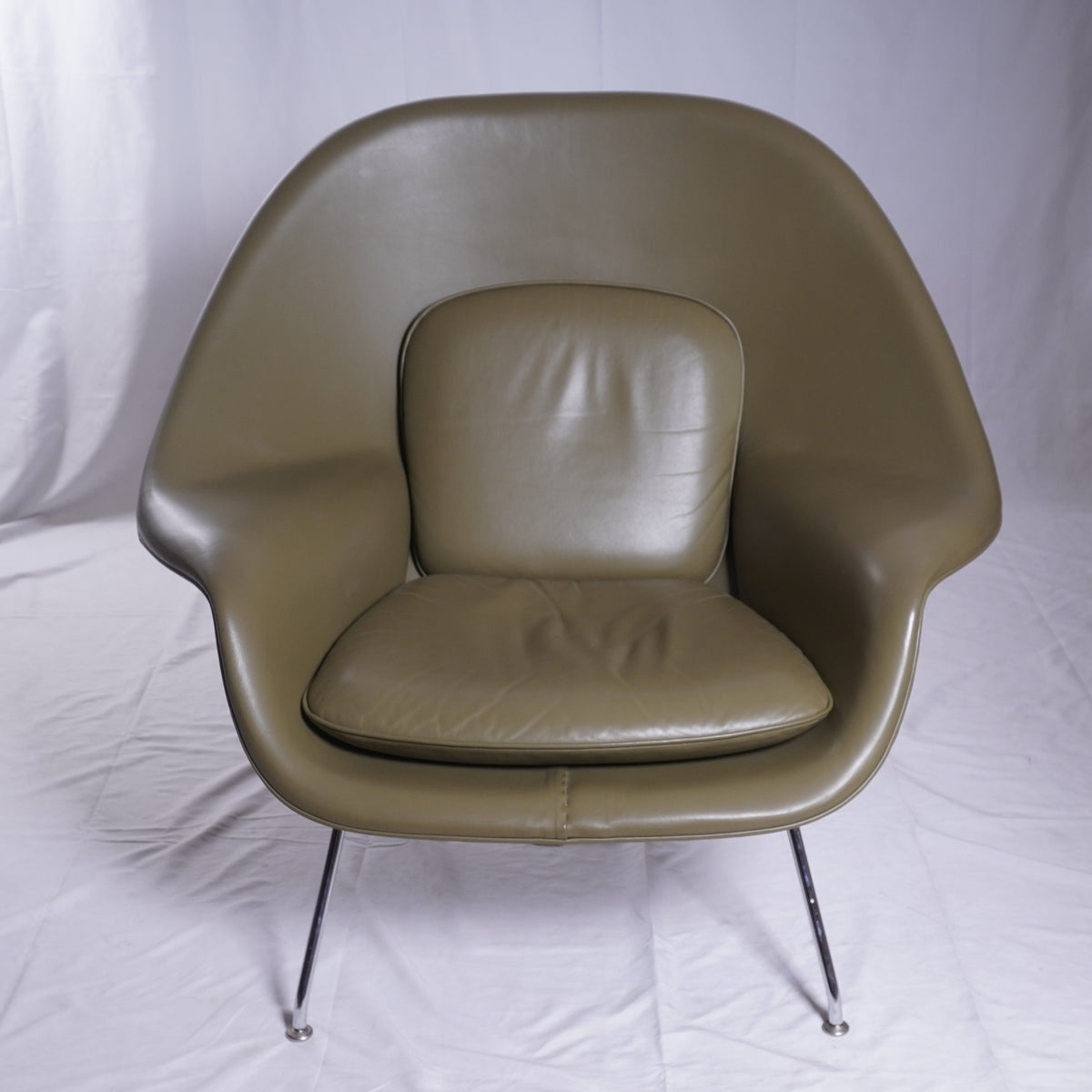 Knoll Leather Womb Chair by Eero Saarinen