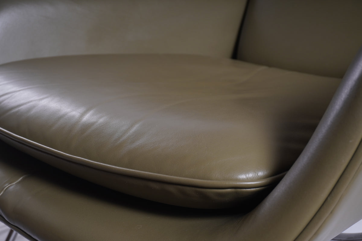 Knoll Leather Womb Chair by Eero Saarinen