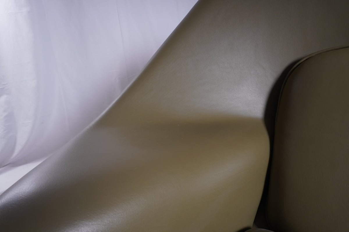 Knoll Leather Womb Chair by Eero Saarinen