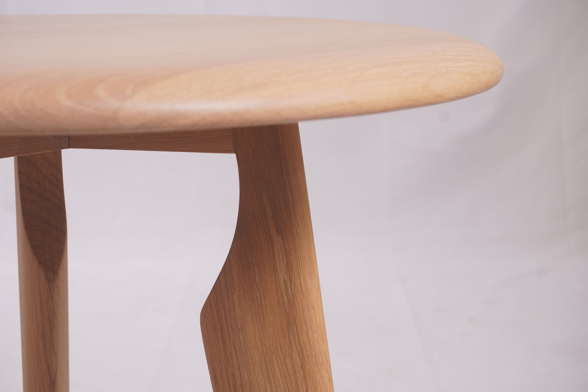 Benchmark Furniture Iklwa Side Table