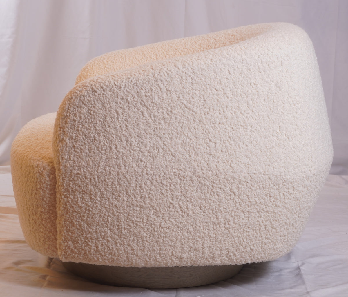 HOLLY HUNT Studio Sumo Lounge Chair