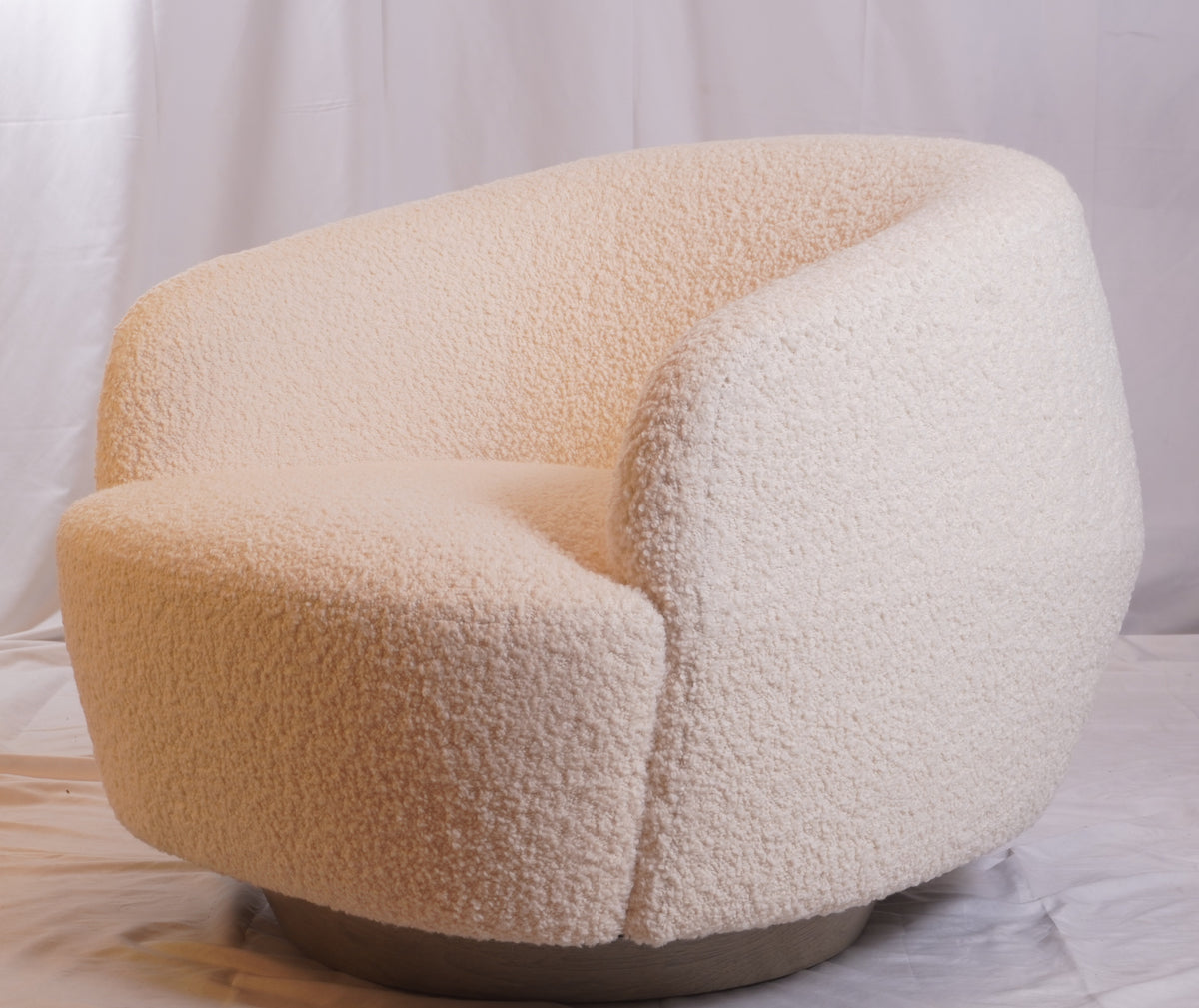 HOLLY HUNT Studio Sumo Lounge Chair