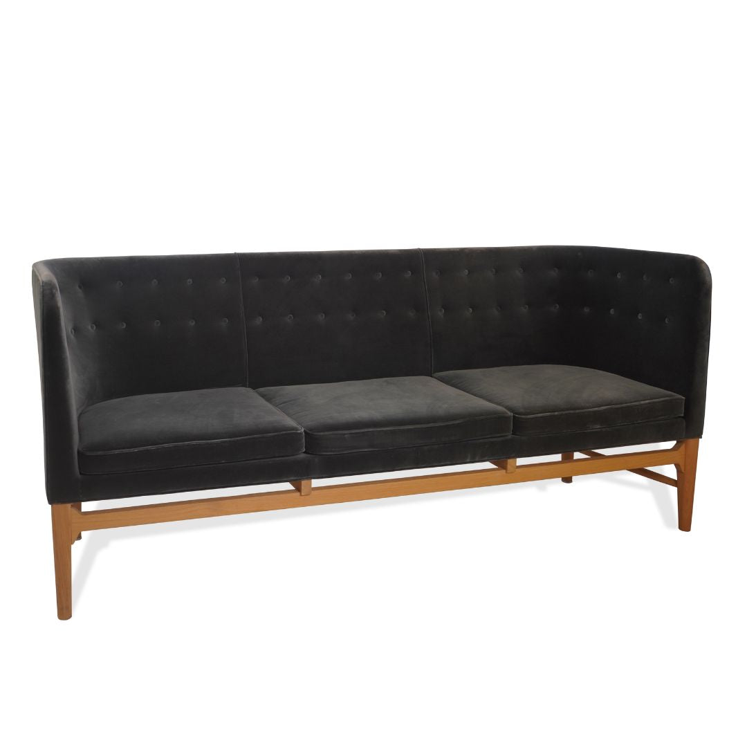 ARNE JACOBSEN & FLEMMING LASSEN Mayor AJ5 Sofa for &Tradition