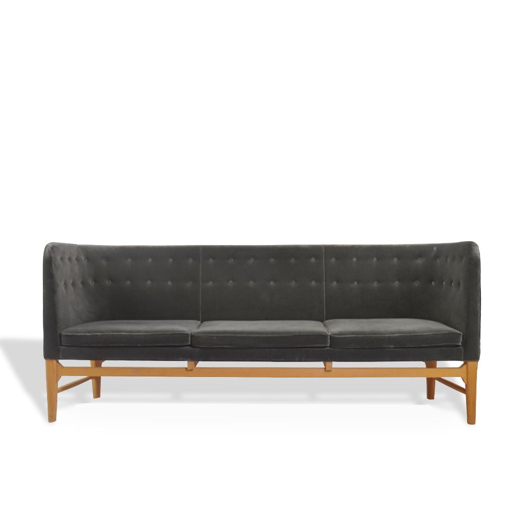ARNE JACOBSEN & FLEMMING LASSEN Mayor AJ5 Sofa for &Tradition