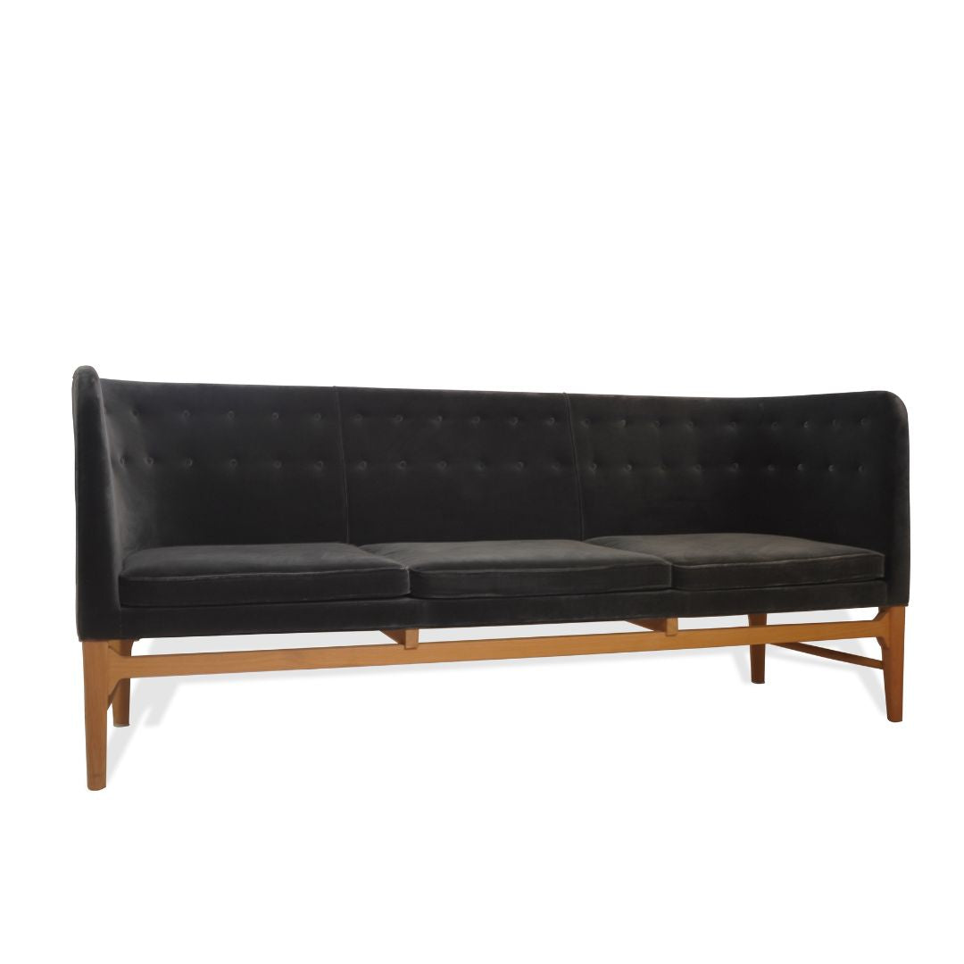 ARNE JACOBSEN & FLEMMING LASSEN Mayor AJ5 Sofa for &Tradition