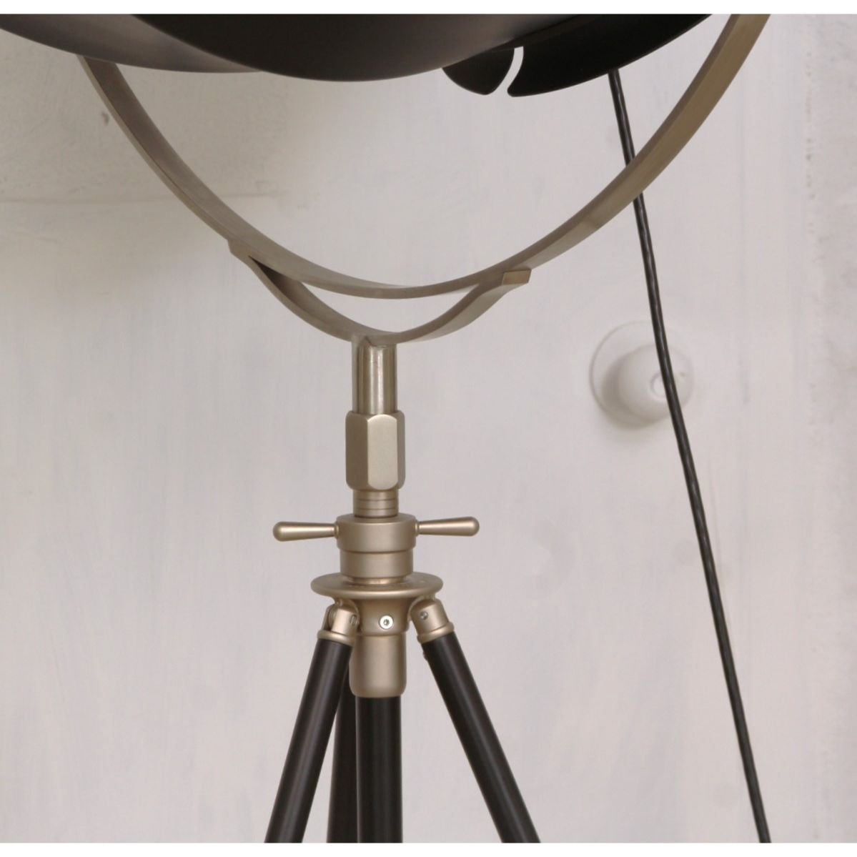 Mariano Fortuny DF76TRA-11 Studio 76 Tripod Stand Floor Lamp