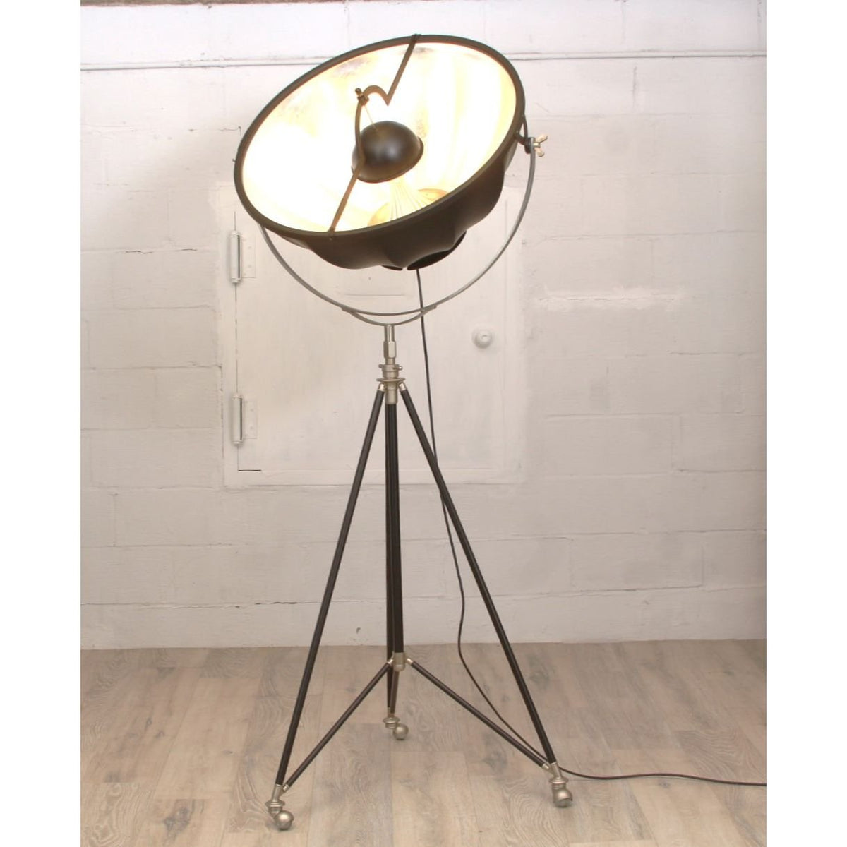 Mariano Fortuny DF76TRA-11 Studio 76 Tripod Stand Floor Lamp
